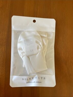Silky Tots mittens 100% silk NWT